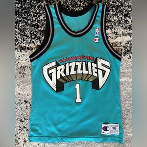 VINTAGE Champion Vancouver Grizzlies Jersey - Size 36 / Small